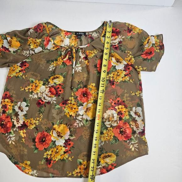 A Byer Brown Floral Sheer Short Sleeve Top Large Tie Neck - Picture 5 of 7